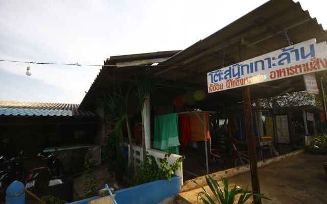 Отель Koh Larn F.C. Таиланд, Ко-Лан - отзывы, цены и фото номеров - забронировать отель Koh Larn F.C. онлайн вид на фасад