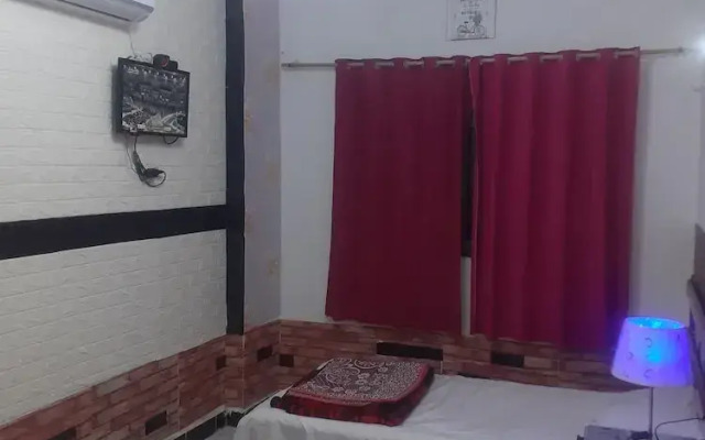 Four Seasons Hostel