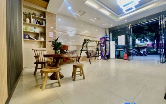 Yuelai Hotel (Nanning Shi Dashatian Subway Station Jinxiangdadao Subway Station)