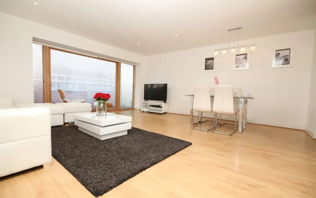 Grand Canal Quay Sleeps 8