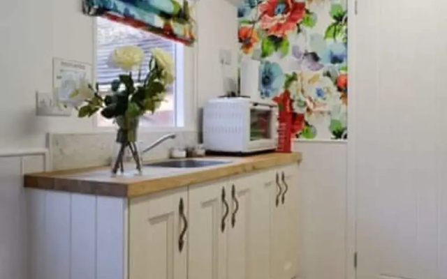Country Estate - Shepherd's Hut, Llandenny