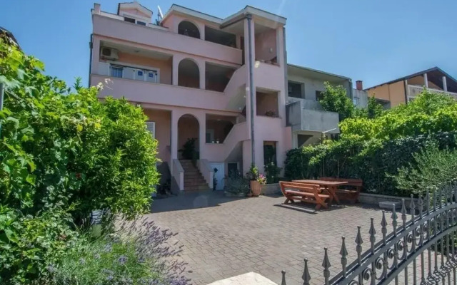 Marinka - With Backyard - A2