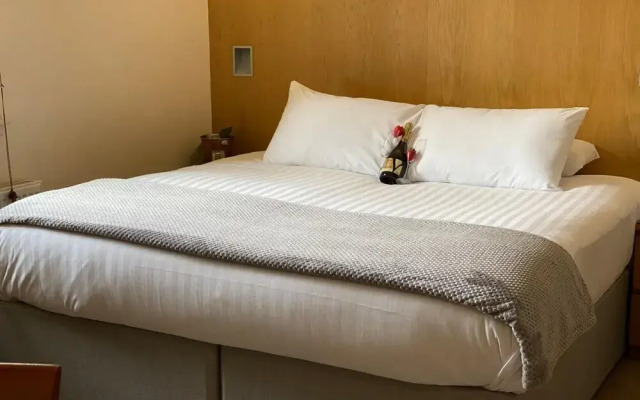 Rooms at 1703