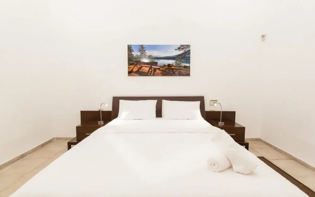 Frishman 2 BDRM 2 Baths 5 Min from beach