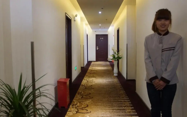 Wannian The Pine Greeting Guests Boutique Hotel