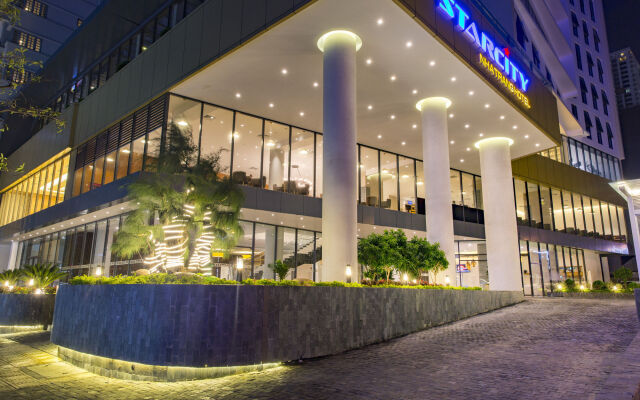Отель StarCity Nha Trang вид на фасад