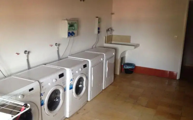 Apartamentos Emilia Feo León Gótico
