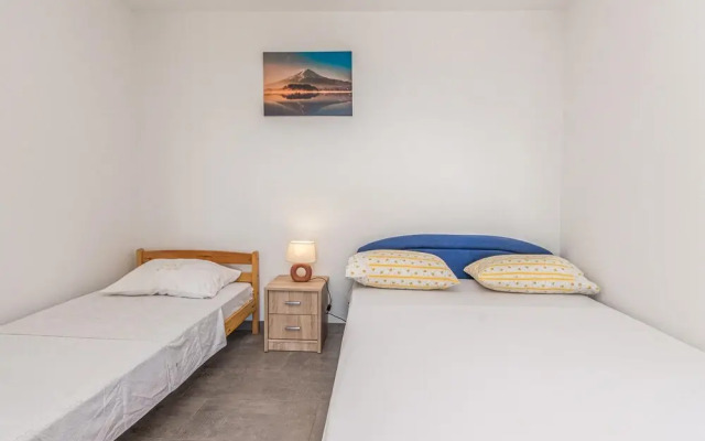 Nice Apartment in Drage With Wifi