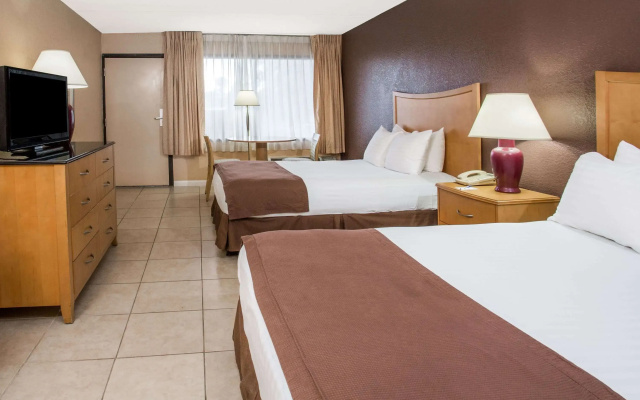 Travelodge by Wyndham Deltona