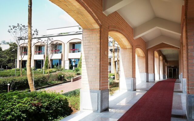 Mayfield Hotel & Resort вид на фасад