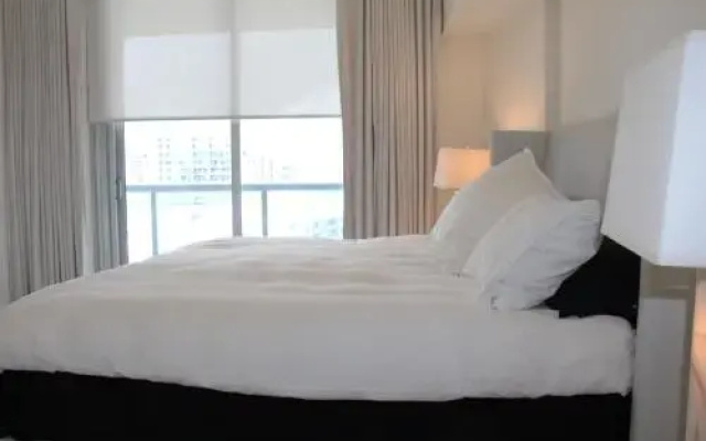 Luxury 45th Floor Suite at Icon
