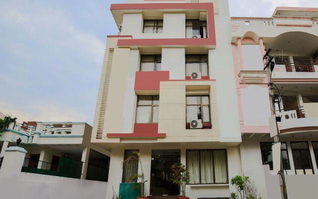 OYO 15782 Hotel Royal Residency вид на фасад
