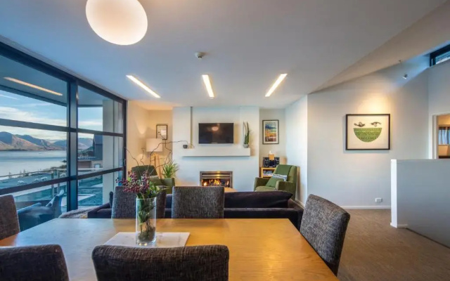 Panorama Terrace Apartments, Element Escapes