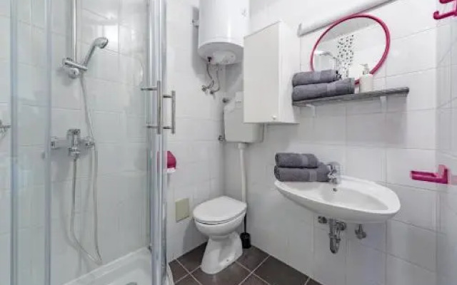 Apartments Lodra
