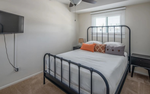 Spacious 4BR Townhouse by WanderJaunt