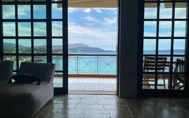 Luxury Seaview Apartment, 1min Walk From Beach!