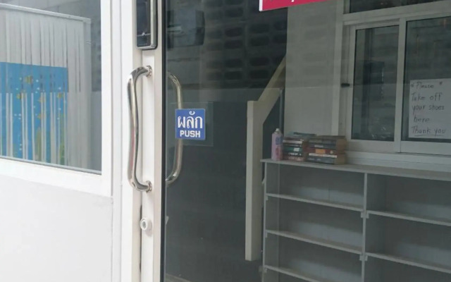 Easy Rooms and Minimart