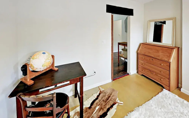 E Indianola - 4 Br Home