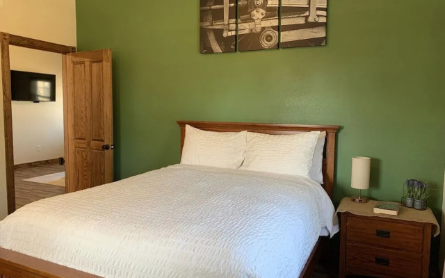 Trailhead Suites
