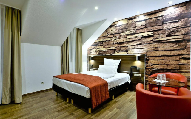 Ascot Hotel