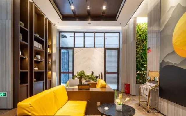 Ling Jiang Hotel