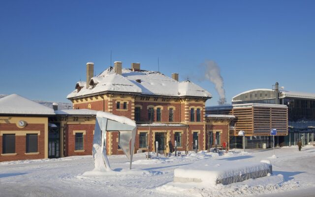 Отель Lillehammer Stasjonen Hotel & Hostel Норвегия, Лиллехаммер - отзывы, цены и фото номеров - забронировать отель Lillehammer Stasjonen Hotel & Hostel онлайн вид на фасад