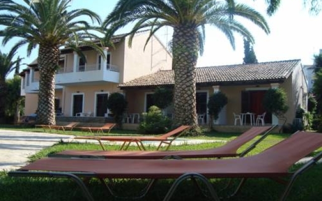 Folies Corfu Town Hotel Apartments Корфу вид на фасад