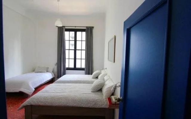 Tomo Hostel