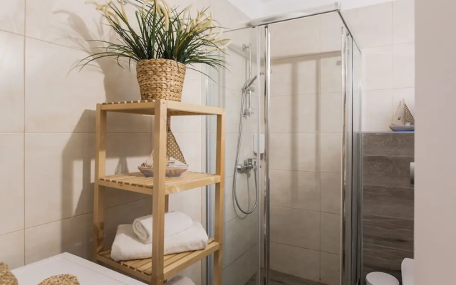 Kolonaki 2 Bedroom Apartment by Livin Urbban