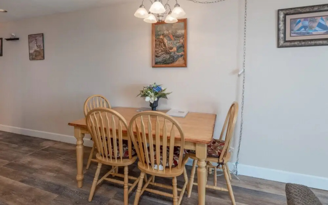 Waters Edge 207
