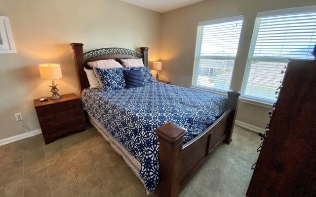Janie's 4 Bedroom Home by RedAwning