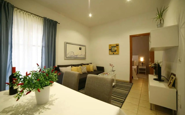 Victoria De Alba House