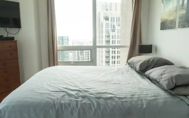 Modern 2 bedroom Condo with CN Tower Views