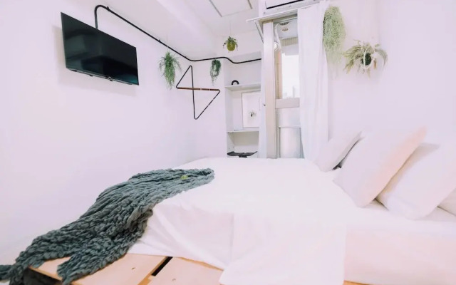 Minimalist Loft 702