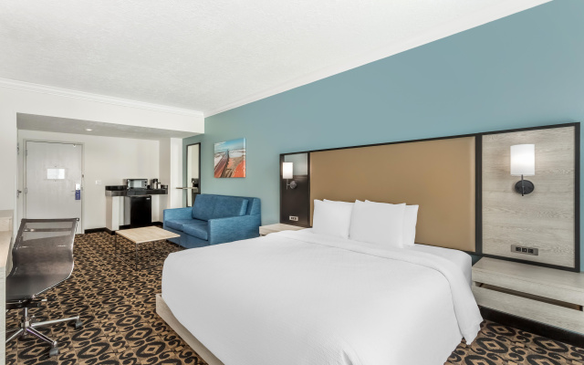 Best Western Plus Airport Inn & Suites