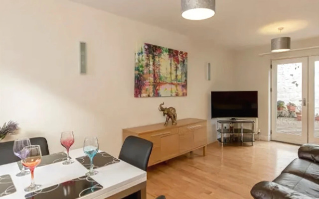 2 Bed Apartment Heart Of Edinburgh