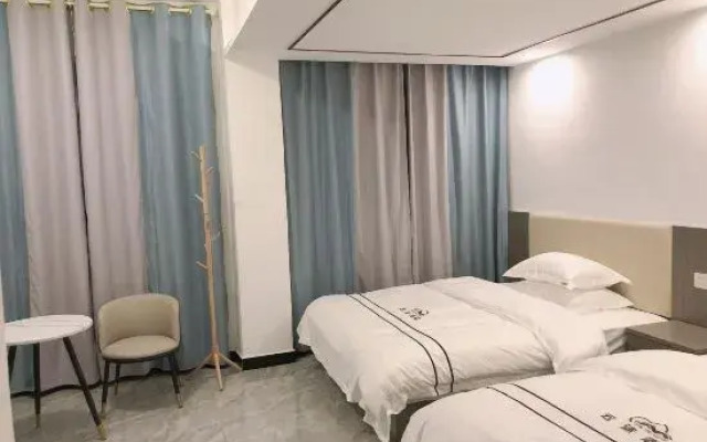 Zhaotong Yunmo Hotel
