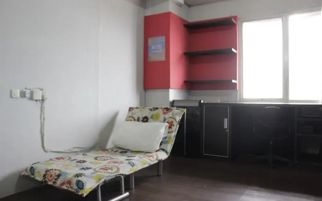 Loft Studio Room at Pinewood Apartment Jatinangor Near Jatos