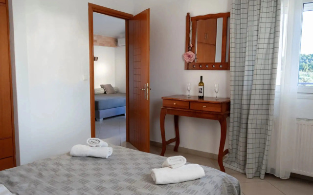 Kapahi Sea View Apartments Andamp; Suites
