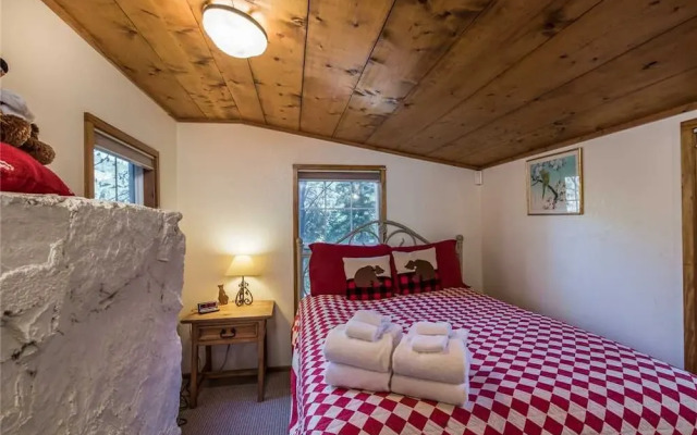 Main Stay - Four Bedroom Cabin with Hot Tub