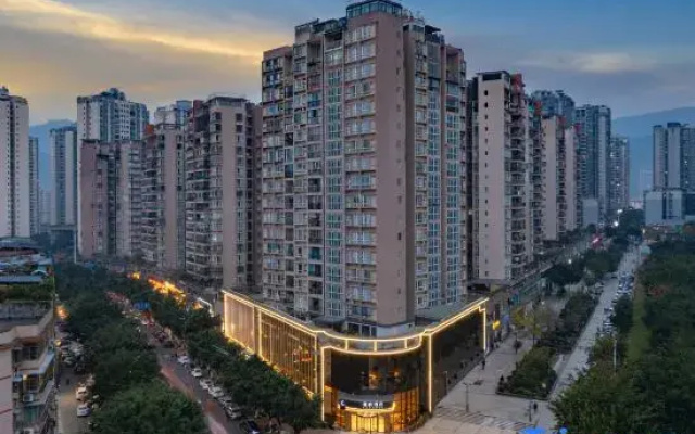 Lavande Hotel (Chongqing Kaizhou New Century Pedestrian Street)