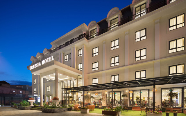 Freesia Hotel вид на фасад
