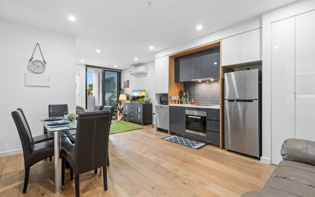 Spacious 2-bed Apartment in Hughesdale