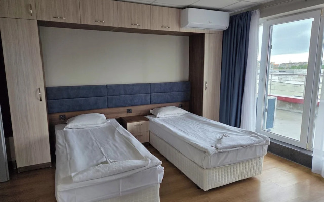 City Hotel