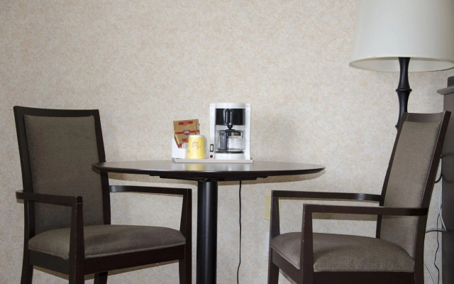 Econo Lodge Inn & Suites Kamloops