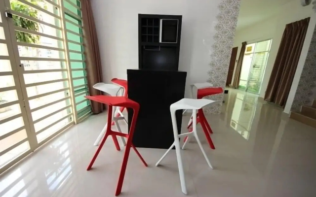 Felicia Home