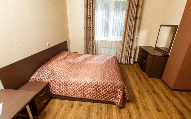 Отель Golden Horseshoe Сочи вид на фасад