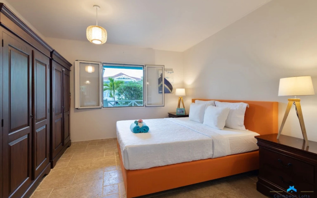Beautiful condo with sea view