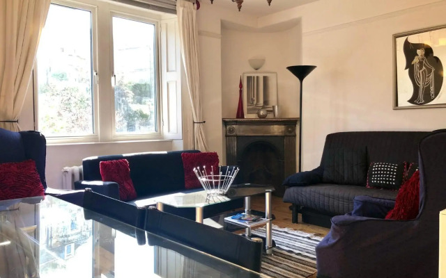 Dressmakers Salon - Unique 3 Bedroom in Gothic Villa