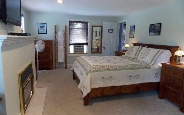 Finlay House Bed and Breakfast Niagara - on - the - Lake